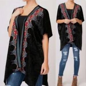 Madeline Sparklestein Embroidered Floral Black Boho Velvet Kimono Top Size M/L